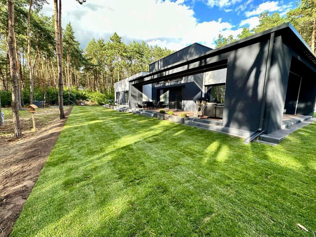 Jak nawozić trawnik